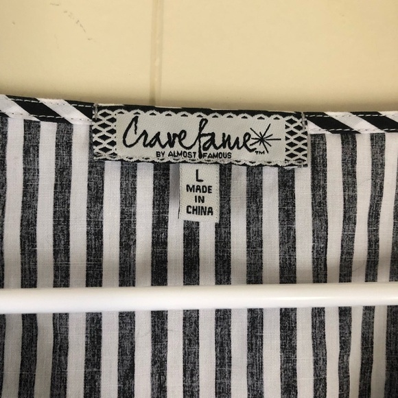 3/$25 🙌🏼 Almost Famous Striped Tie Blouse L - Picture 5 of 5